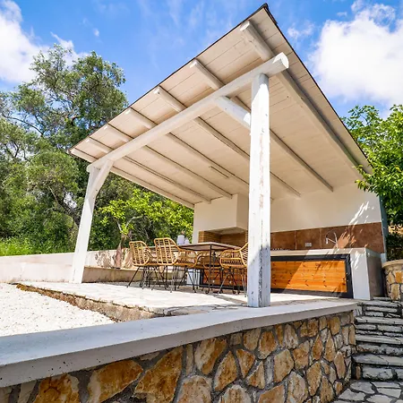 Moute House By Corfuescapes *